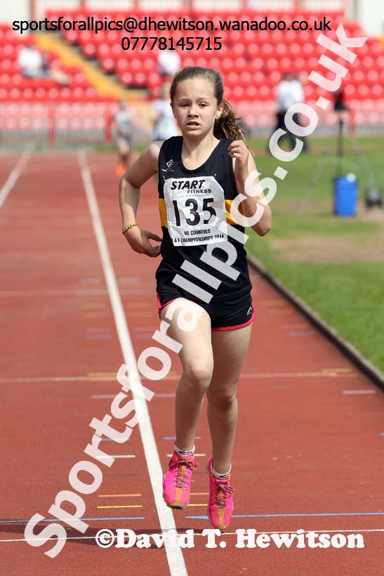 Under-13 girls 1500 metres at the North Eastern Championships, Gateshead International Stadium.  Photos: David T. Hewitson/Sports for All Pics